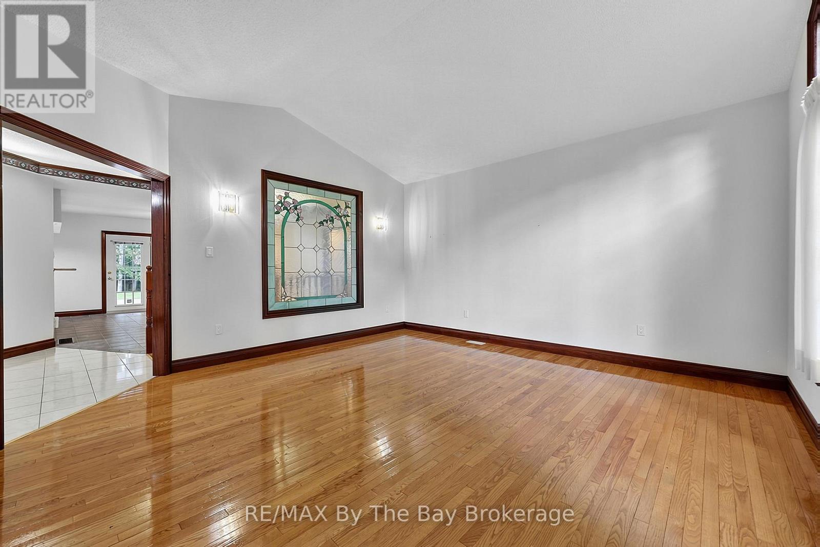 90 Goldfinch Crescent Property Photo 14