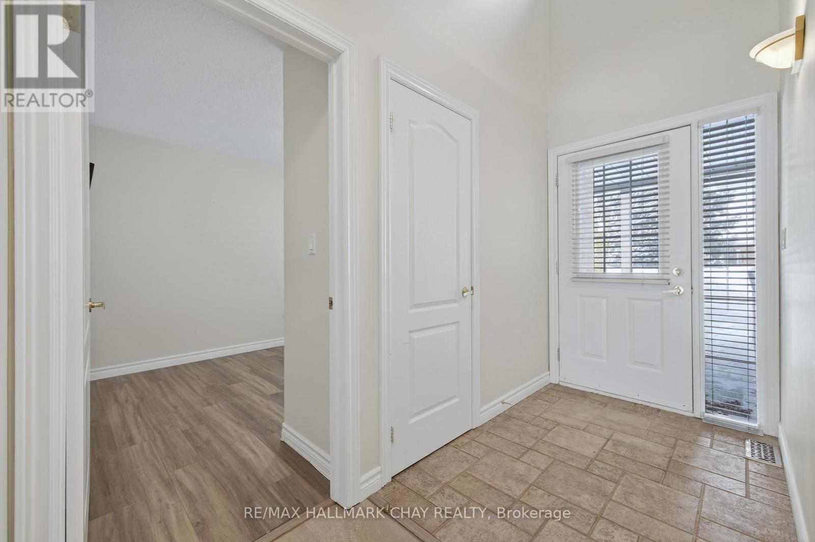 11 - 275 Huron Street Property Photo 5
