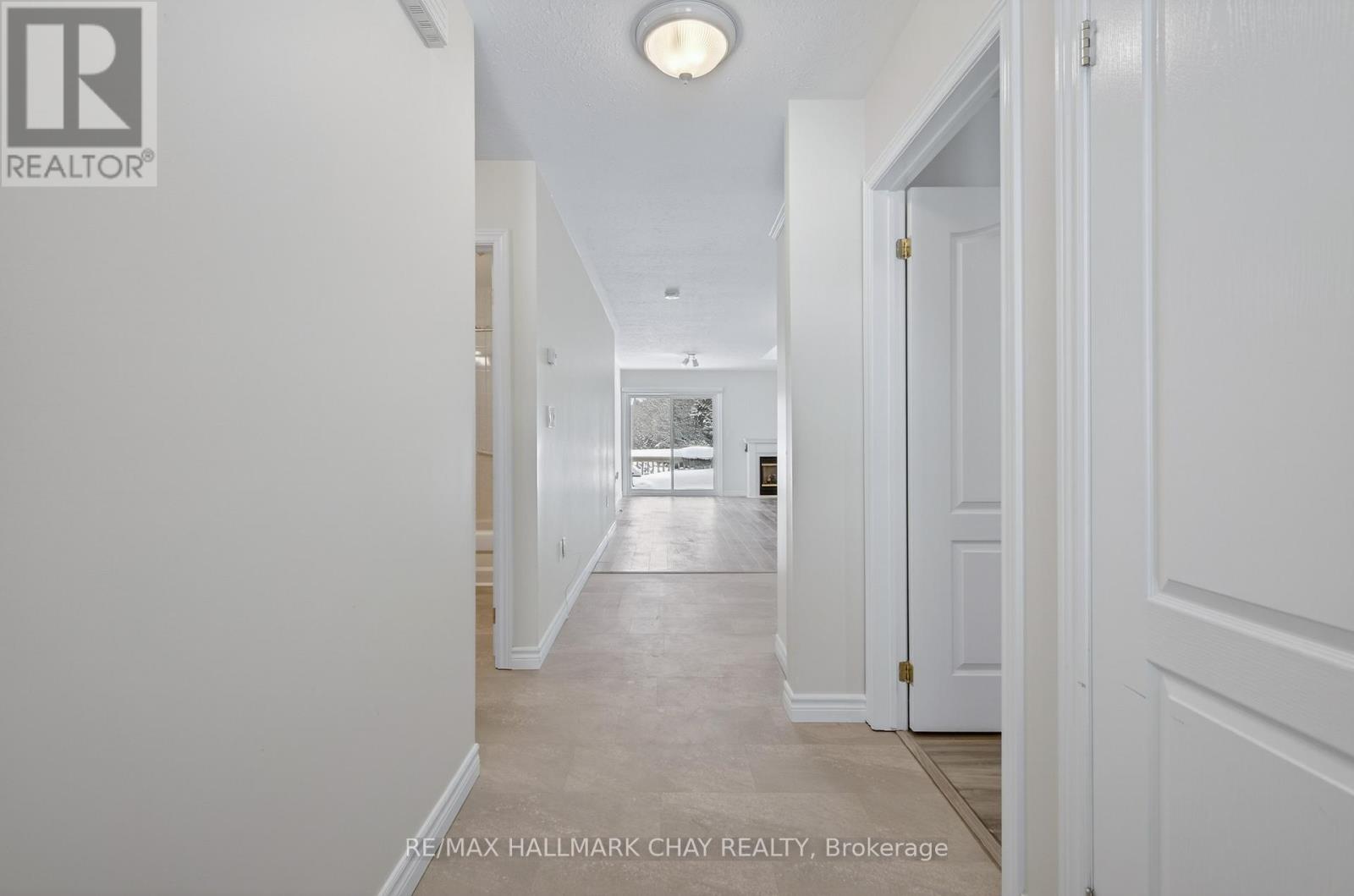 11 - 275 Huron Street Property Photo 6