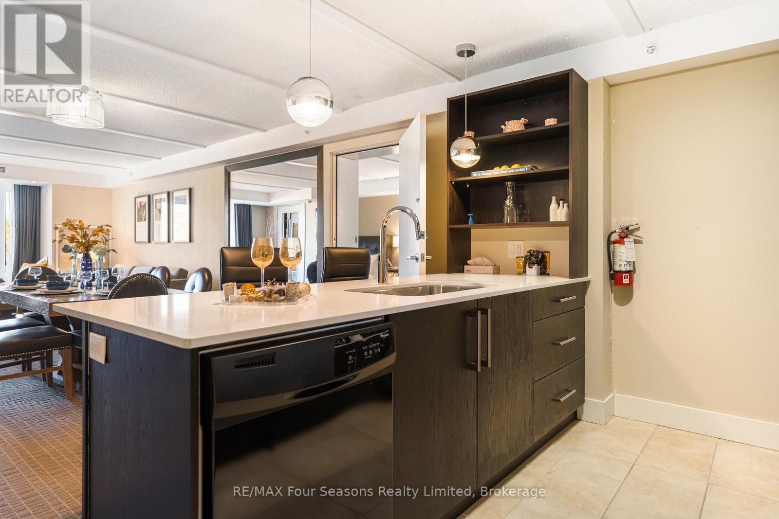 6210/6212 - 9 HARBOUR STREET E Property Photo 1