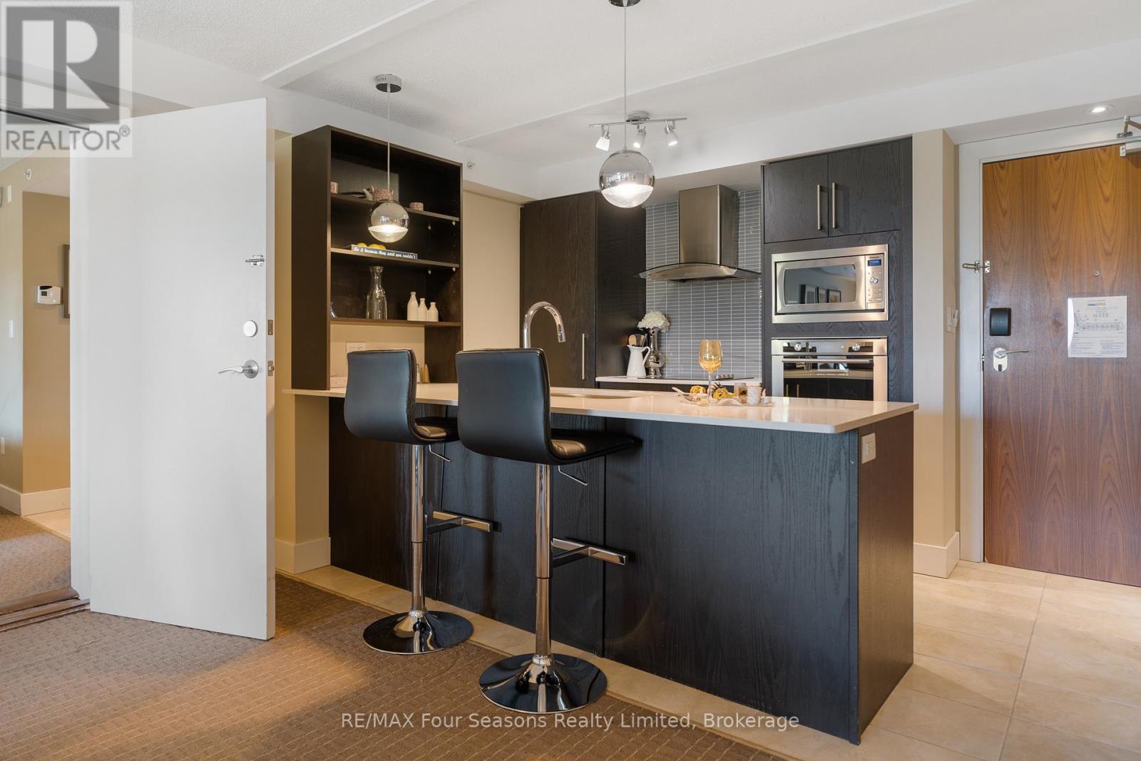 6210/6212 - 9 Harbour Street E Property Photo 2