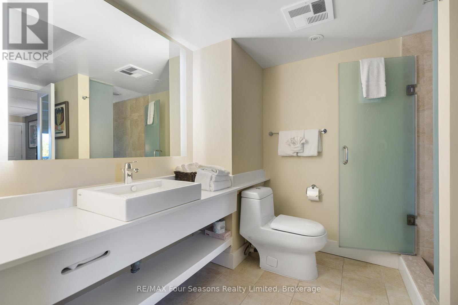 6210/6212 - 9 Harbour Street E Property Photo 12
