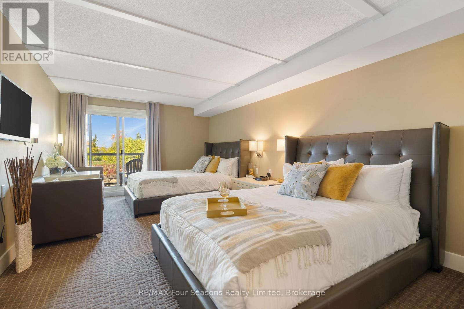 6210/6212 - 9 Harbour Street E Property Photo 14