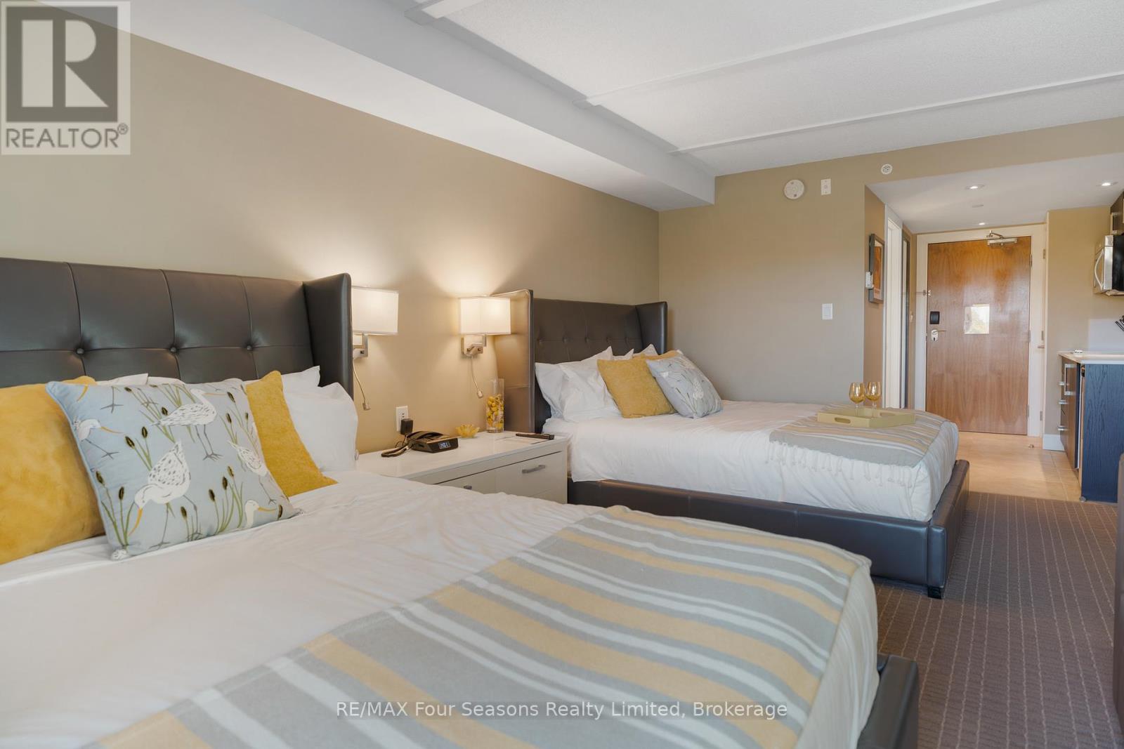 6210/6212 - 9 Harbour Street E Property Photo 16