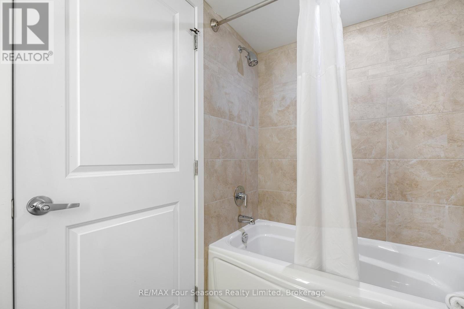 6210/6212 - 9 Harbour Street E Property Photo 18
