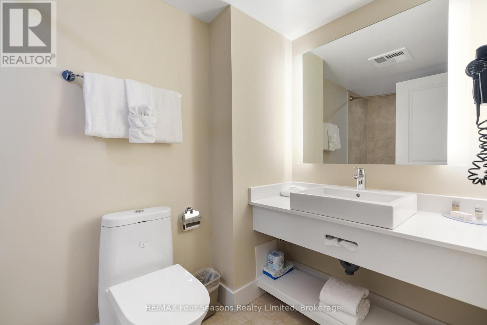 6210/6212 - 9 Harbour Street E Property Photo 19