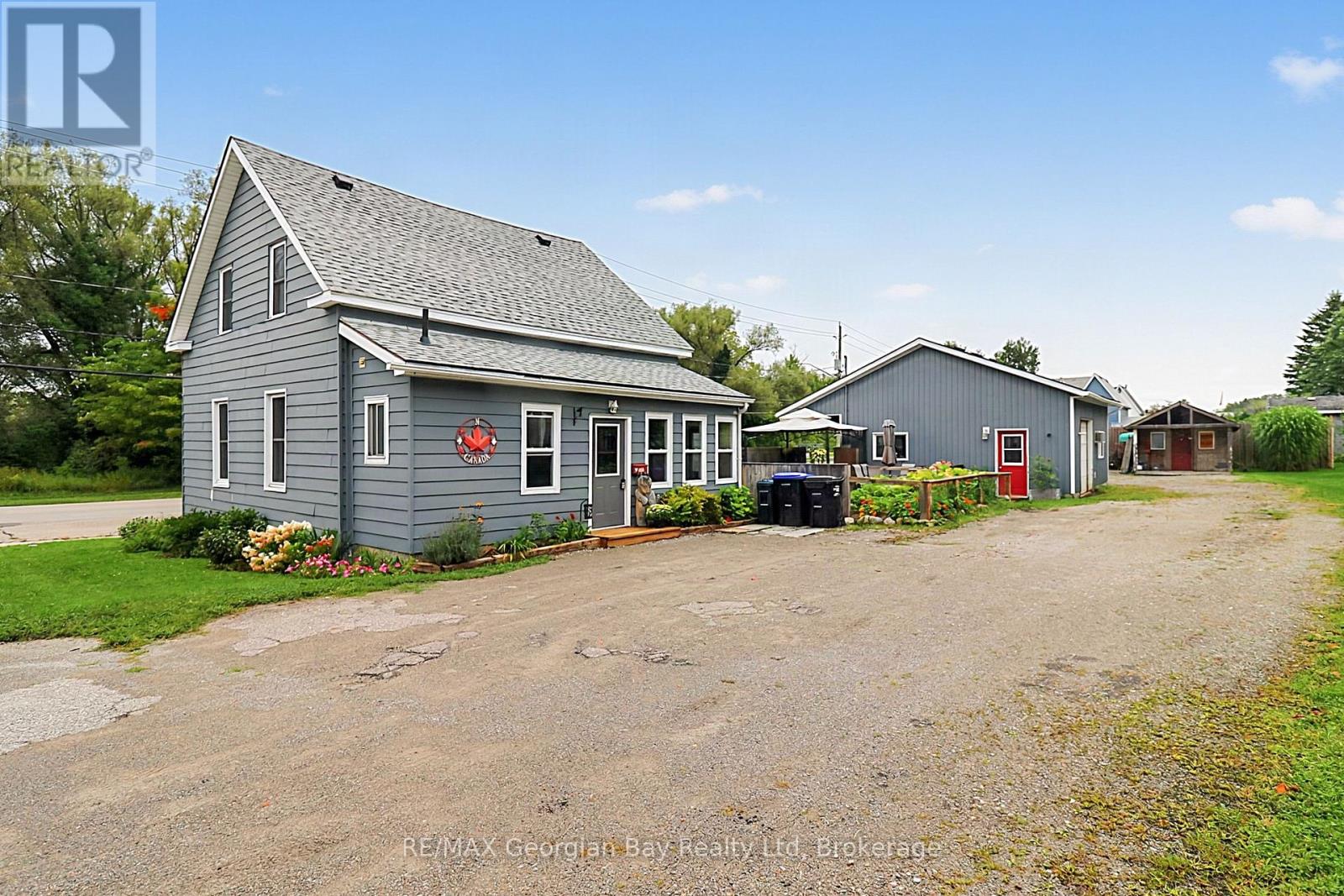 154 Robert Street W Property Photo 1