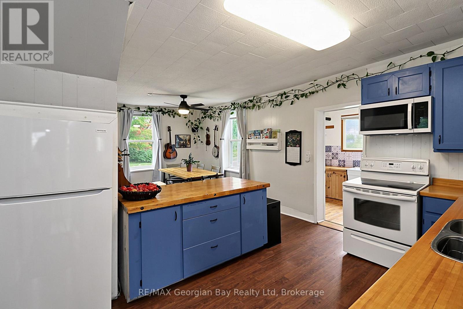 154 Robert Street W Property Photo 8