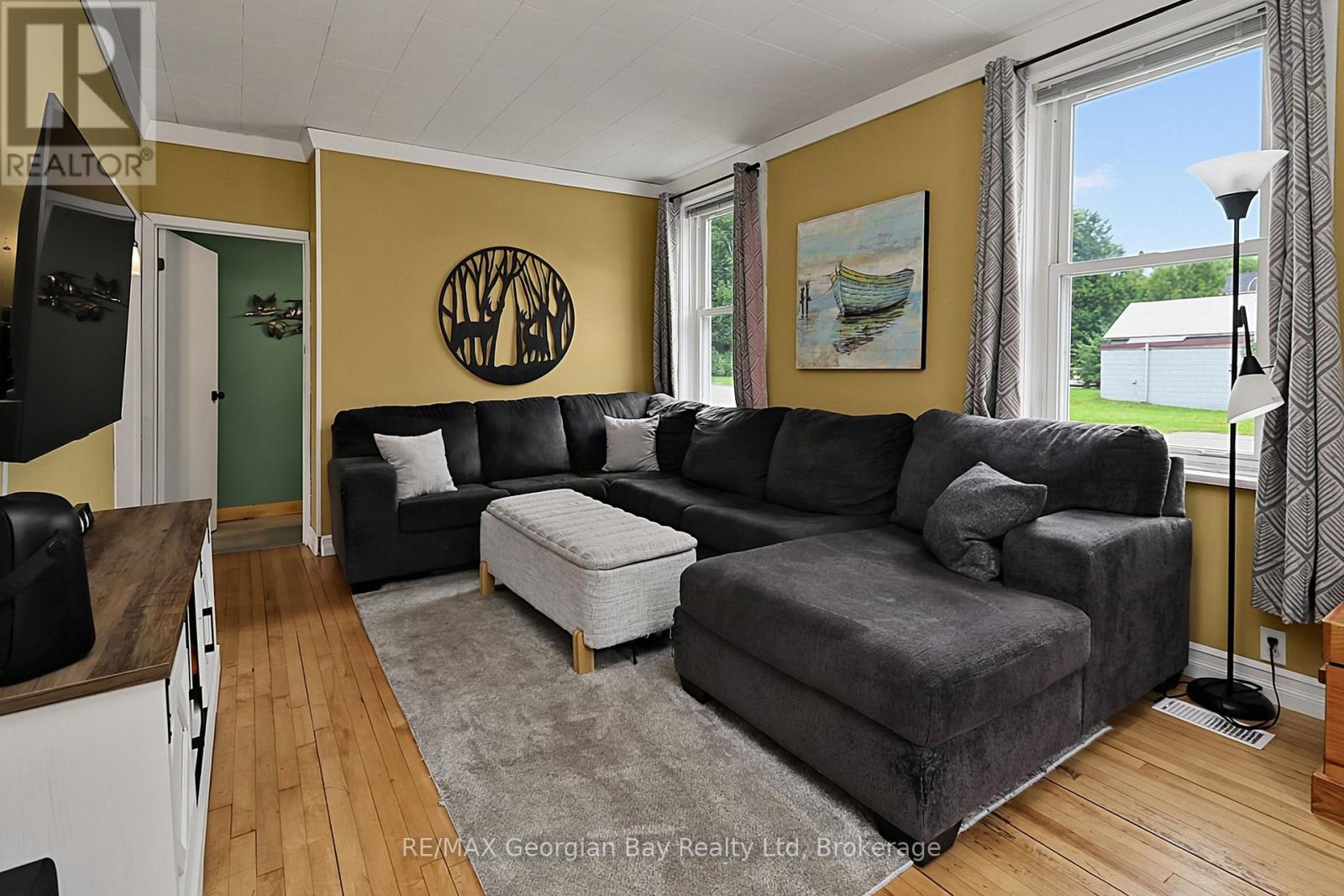 154 Robert Street W Property Photo 11