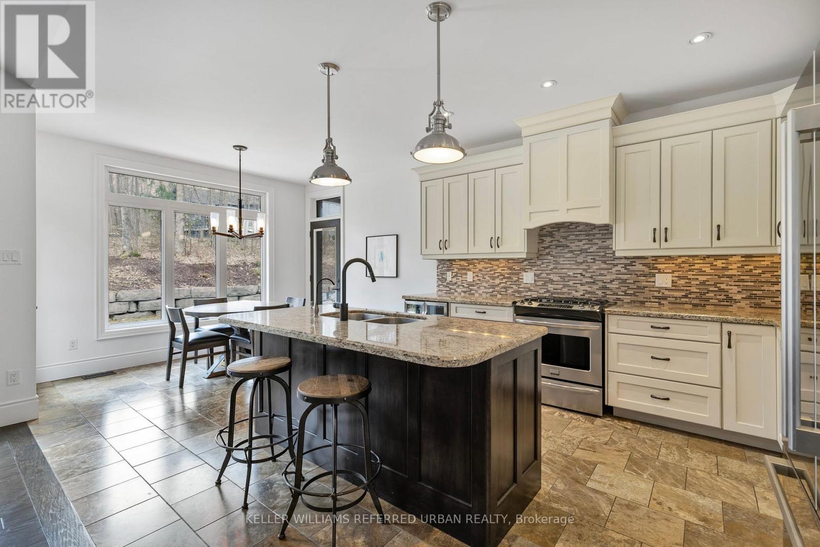 25 Heron Boulevard Property Photo 11