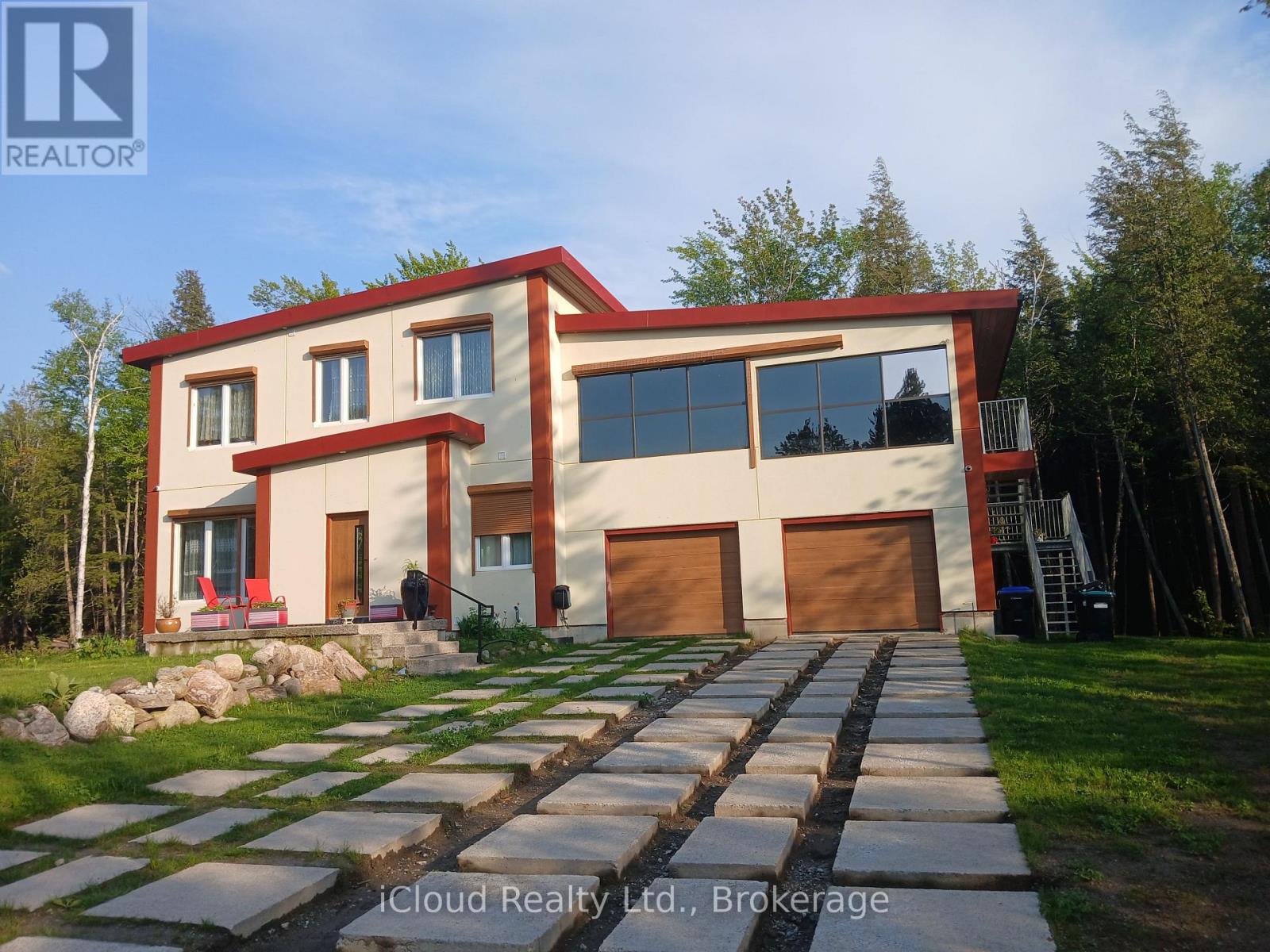 2216 Champlain Road Property Photo 1