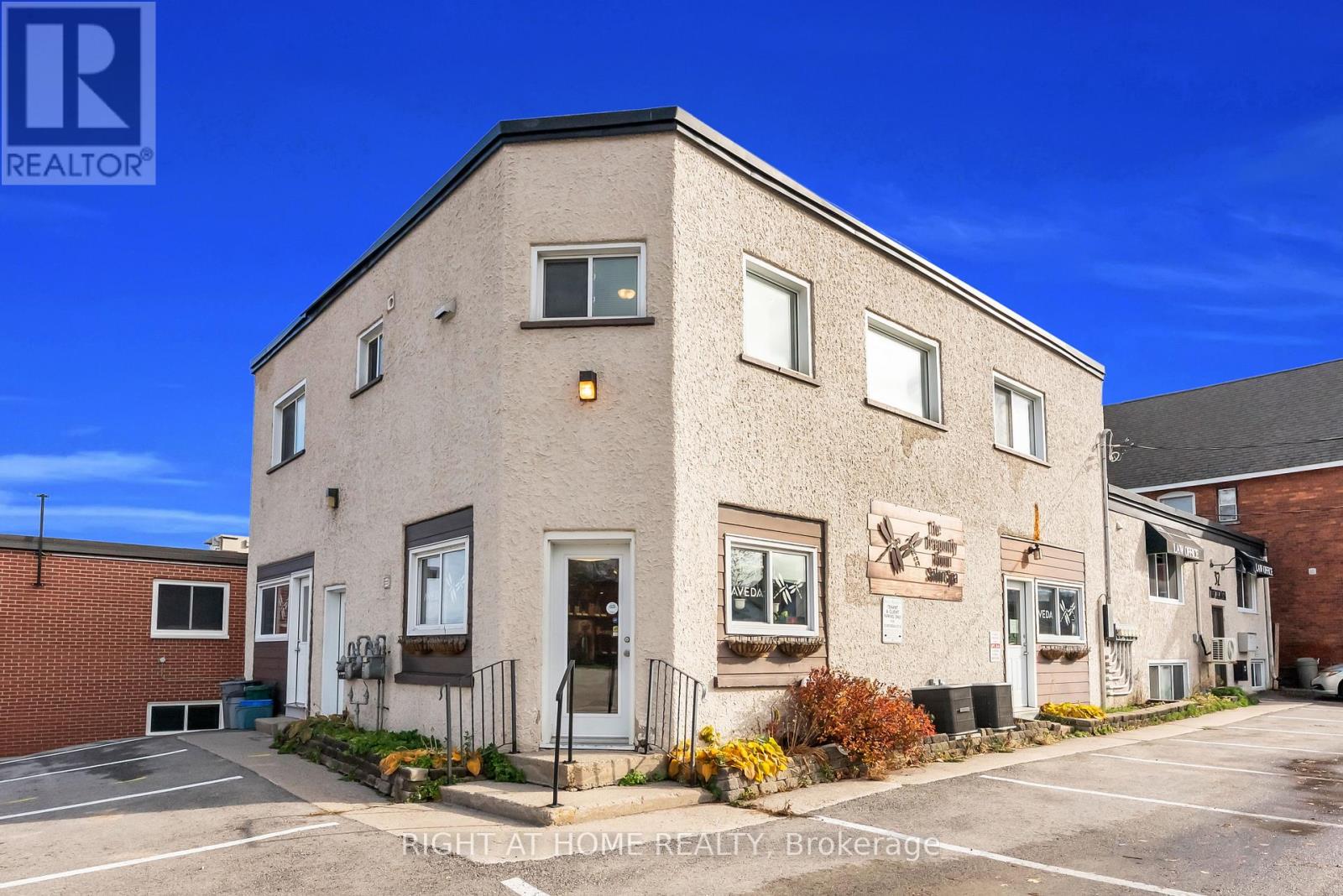 APARTMENT A - 32 MATCHEDASH STREET N