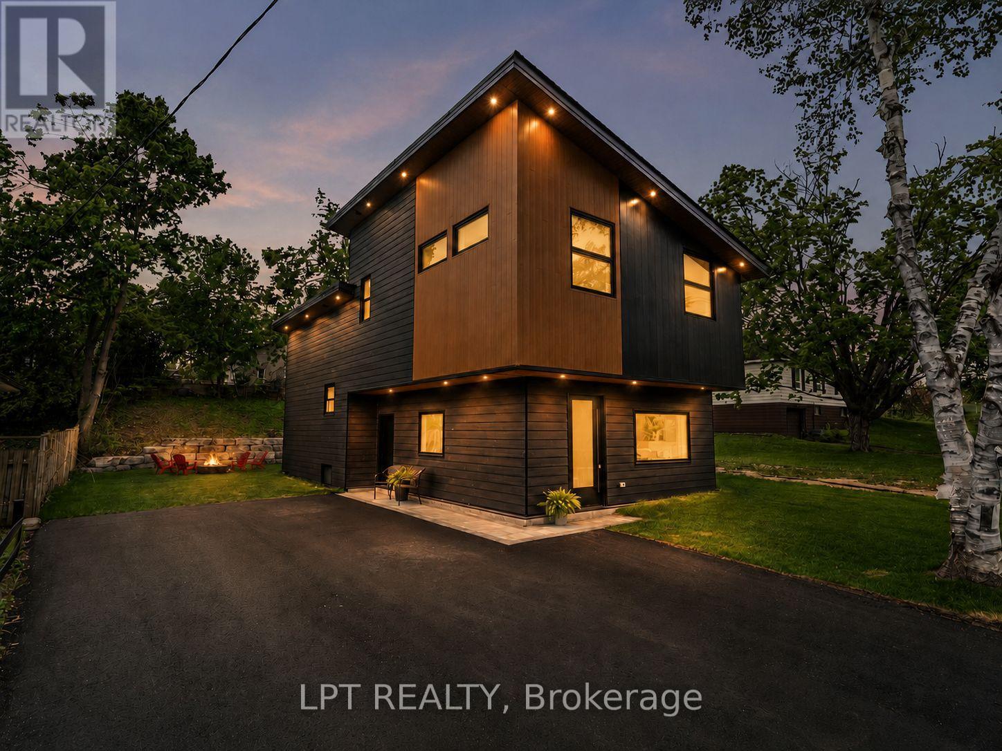 168 BERCZY STREET Property Photo 1