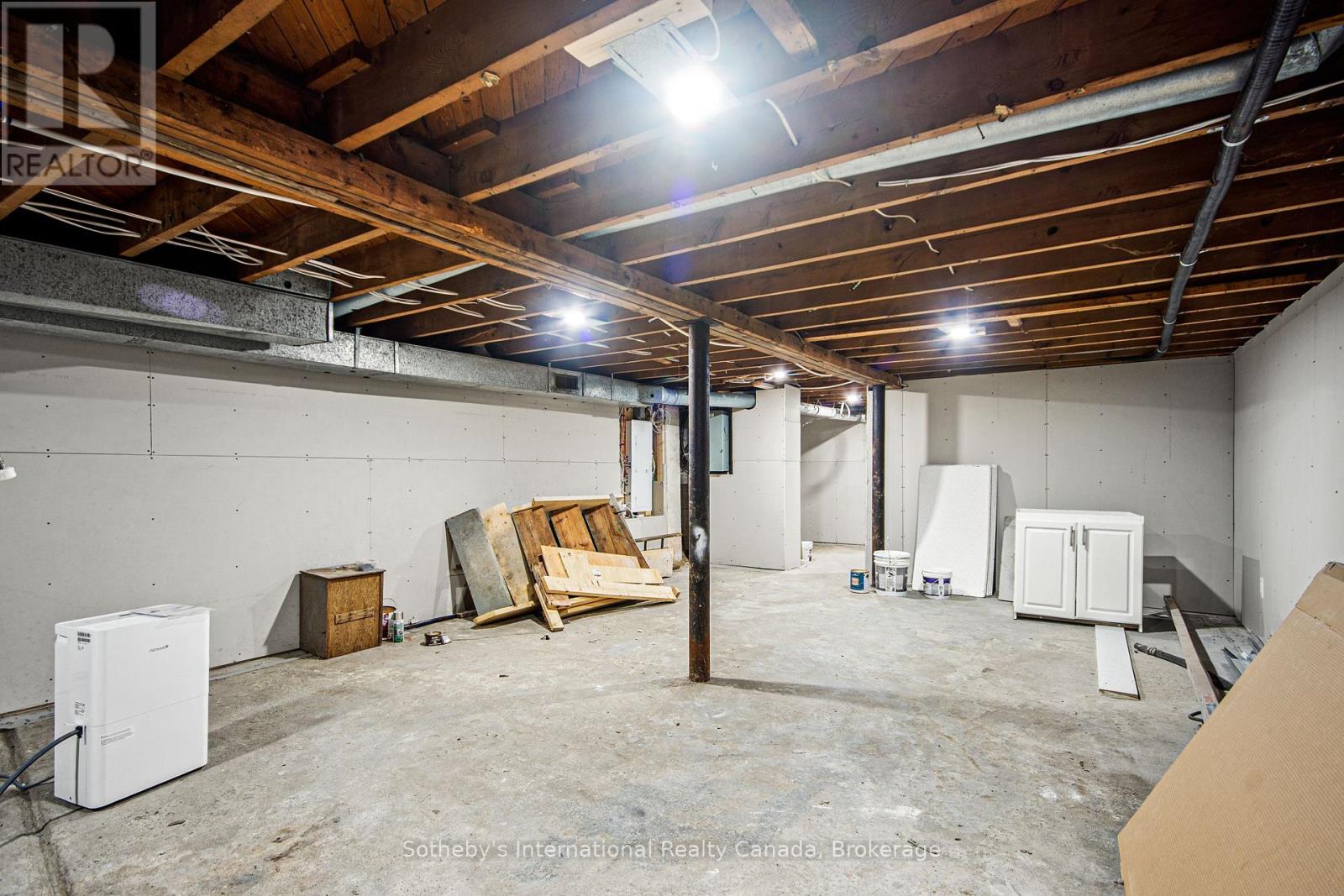 339 King Street Property Photo 14