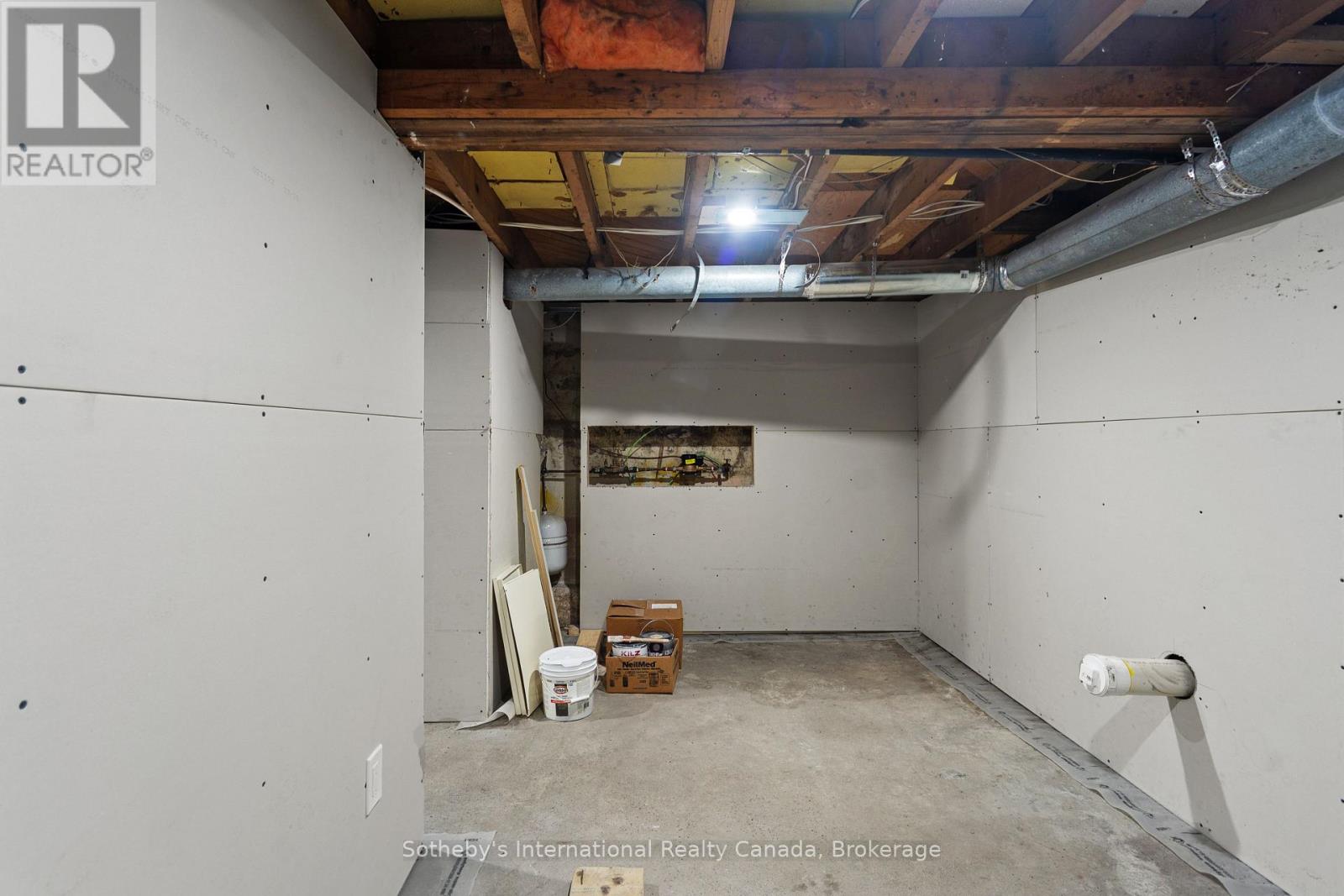 339 King Street Property Photo 16