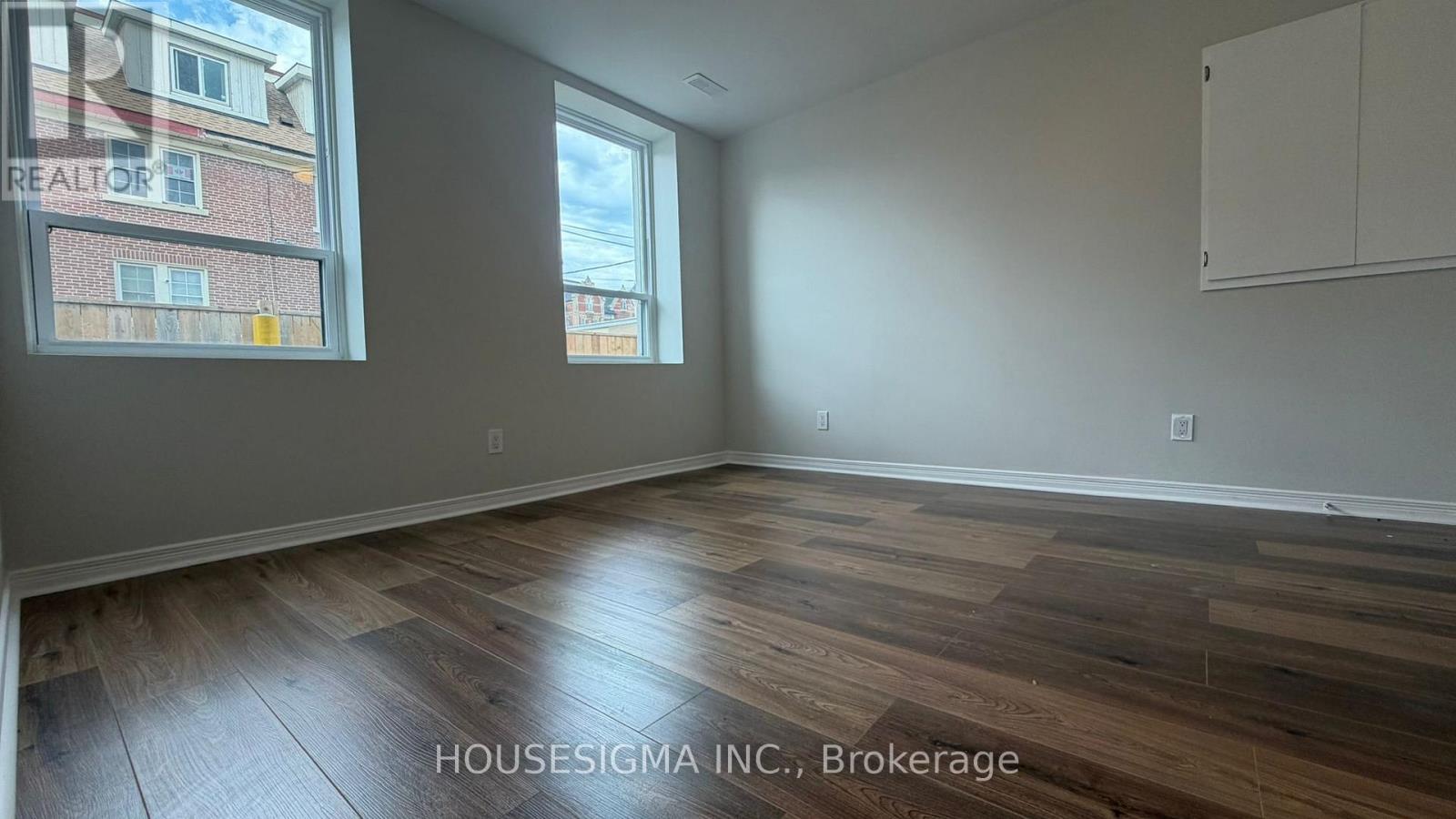 Main Floor Unit - 28 West Street N Property Photo 9