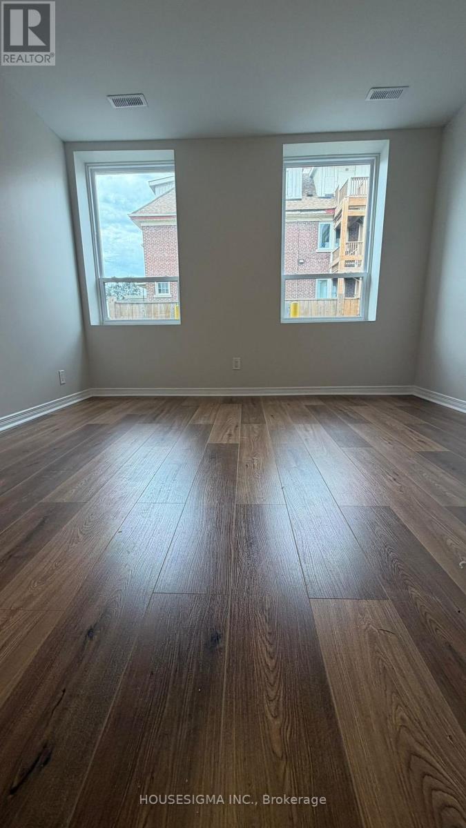 Main Floor Unit - 28 West Street N Property Photo 12