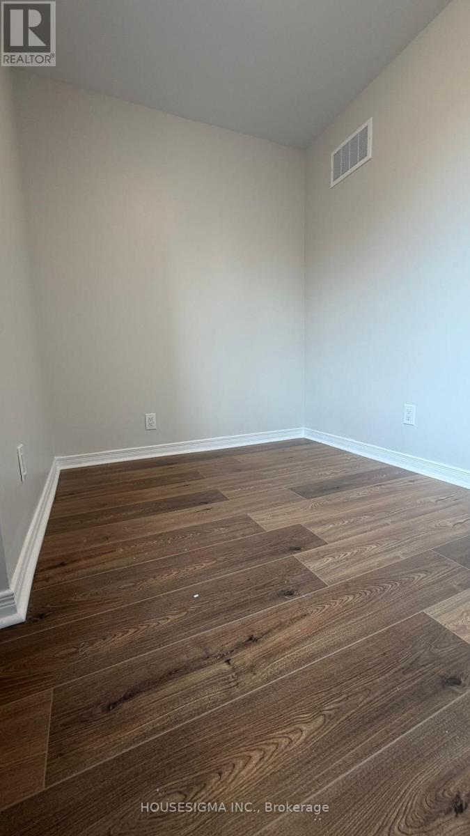 Main Floor Unit - 28 West Street N Property Photo 15