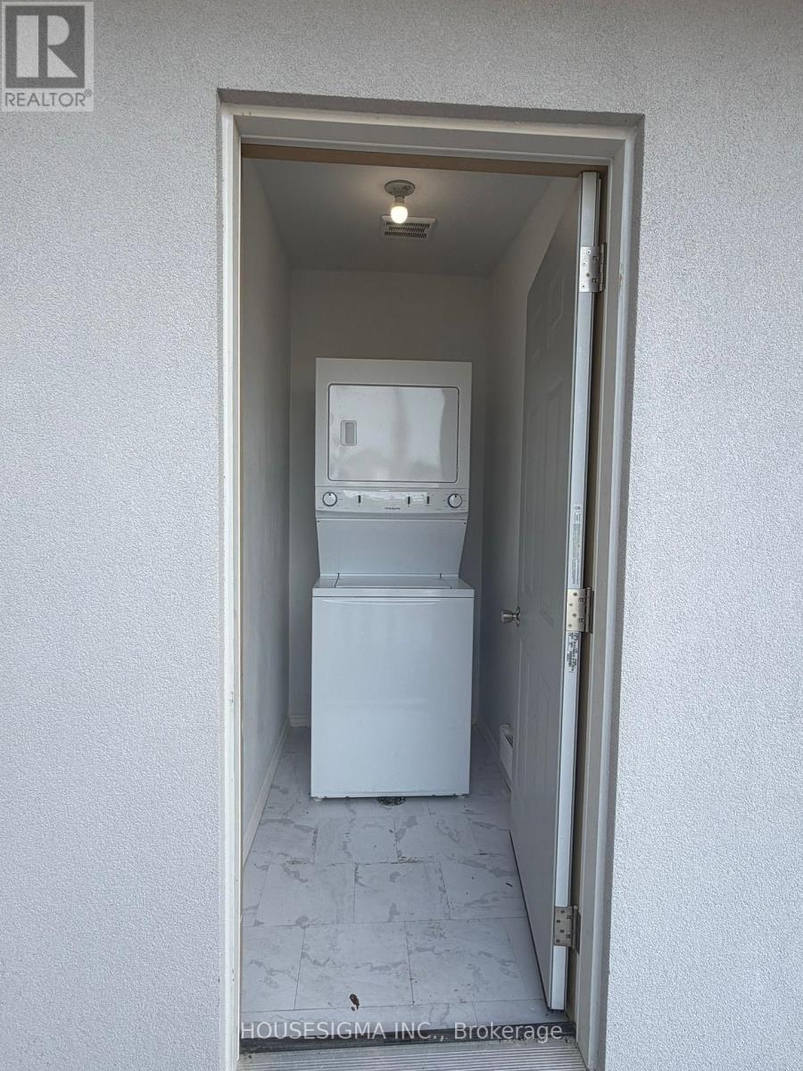 Main Floor Unit - 28 West Street N Property Photo 18