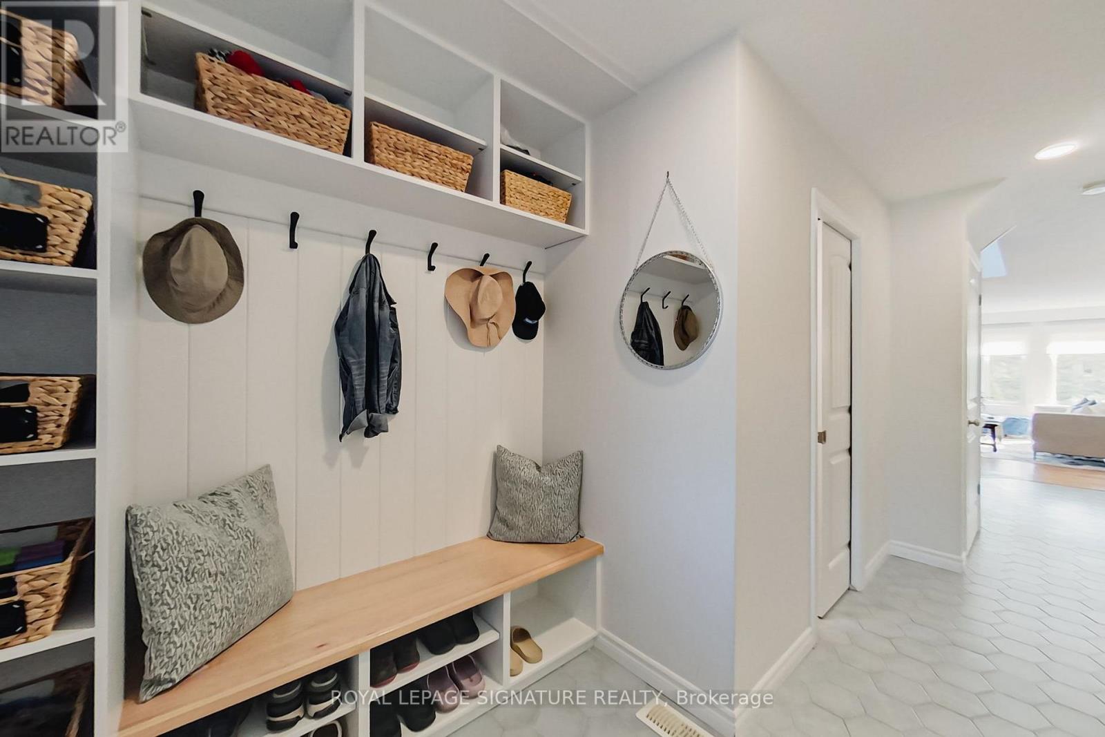 23 Silver Glen Boulevard Property Photo 4