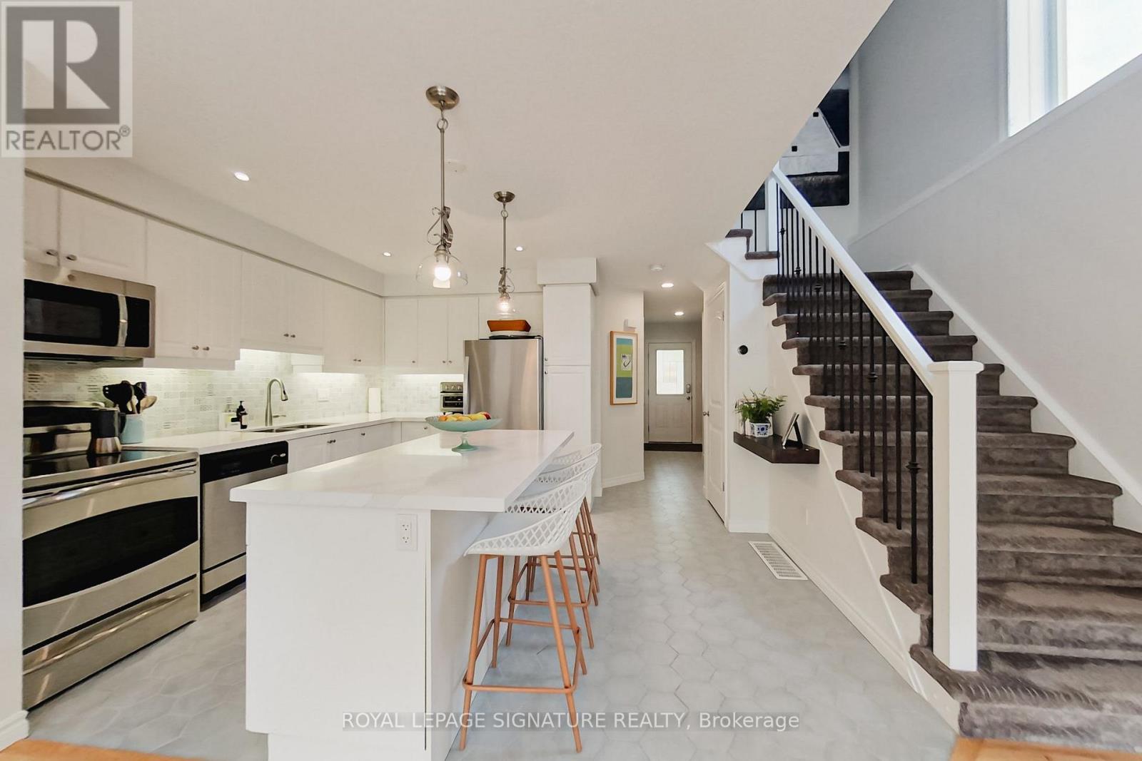 23 Silver Glen Boulevard Property Photo 7
