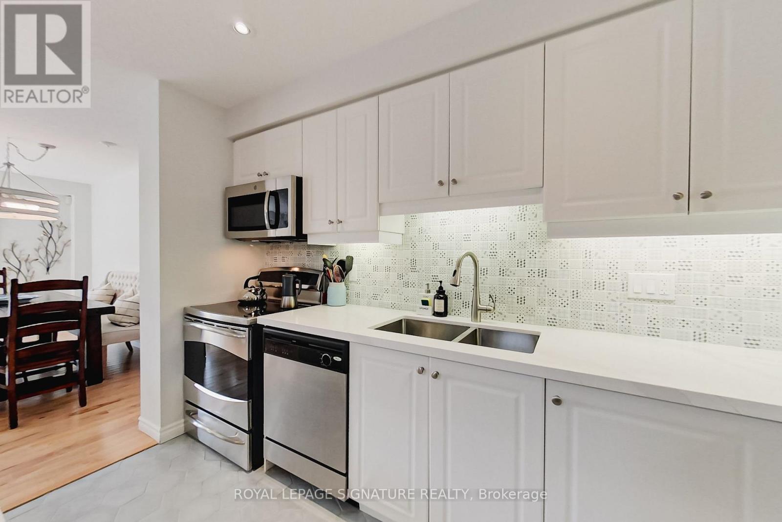 23 Silver Glen Boulevard Property Photo 10