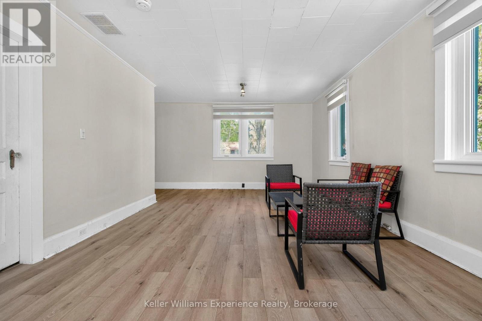 239 Oak Street Property Photo 10