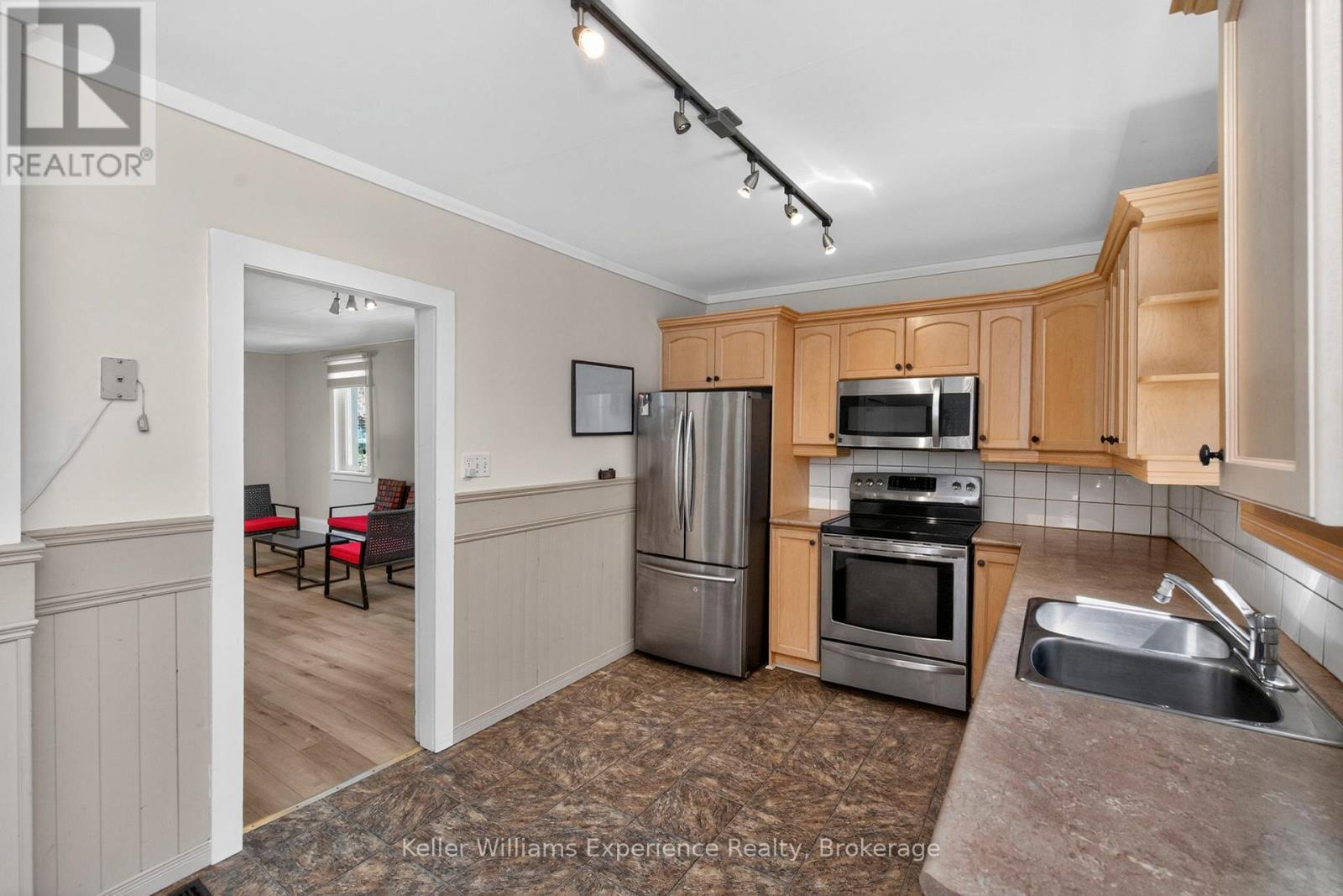 239 Oak Street Property Photo 15