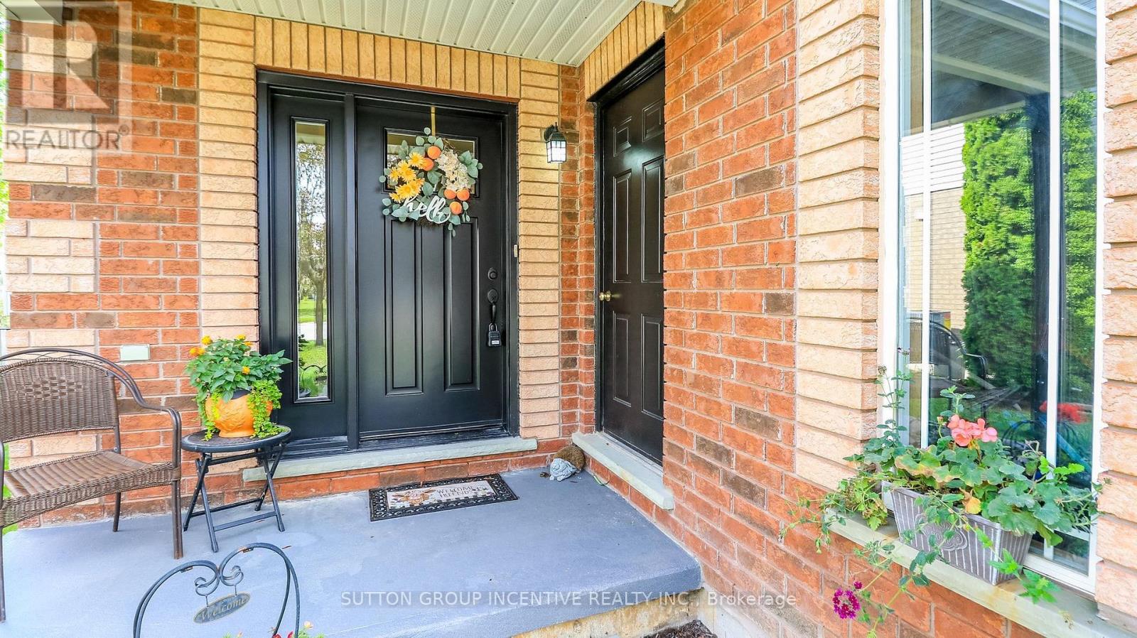 152 Julia Crescent Property Photo 2