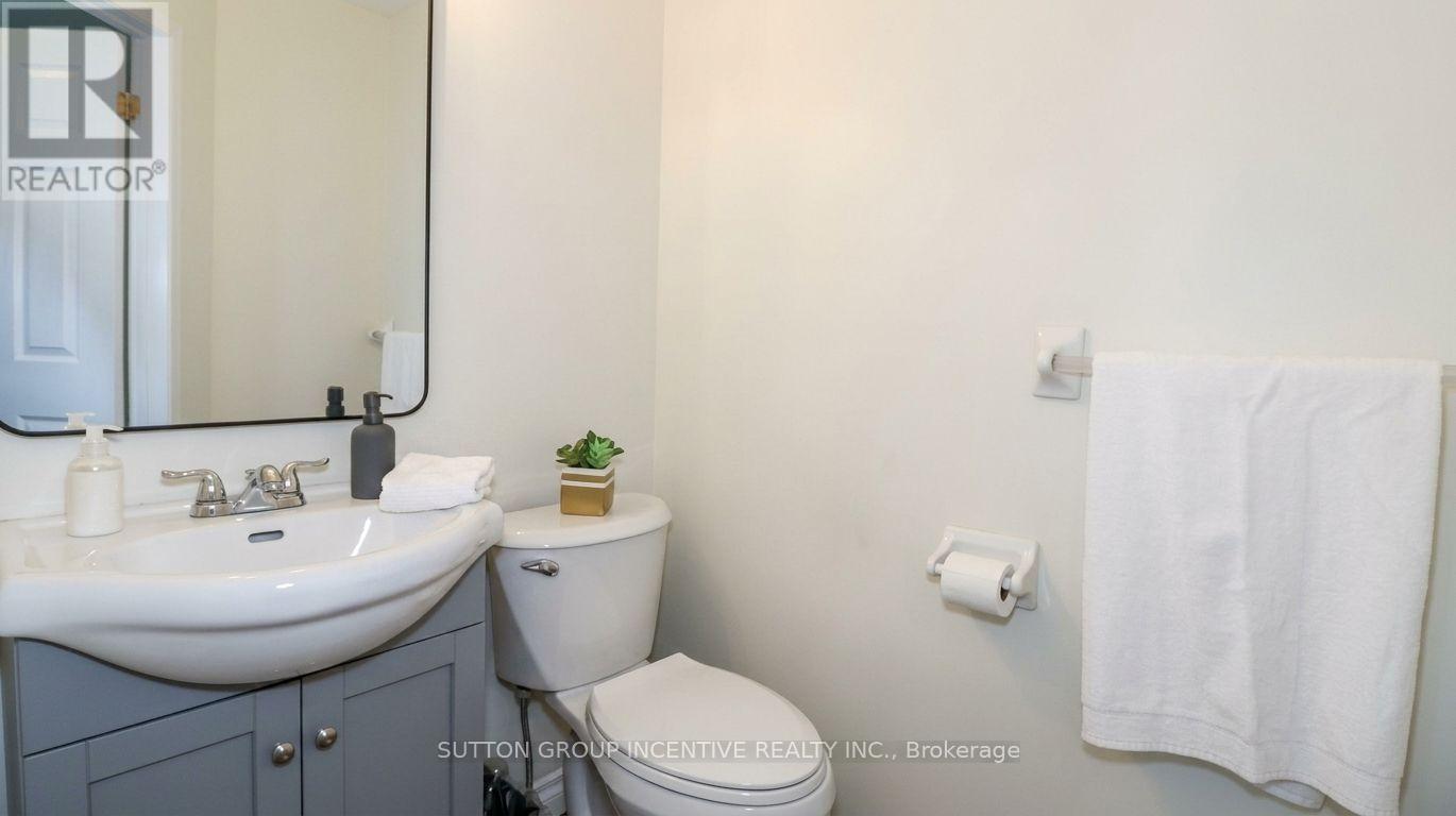 152 Julia Crescent Property Photo 4