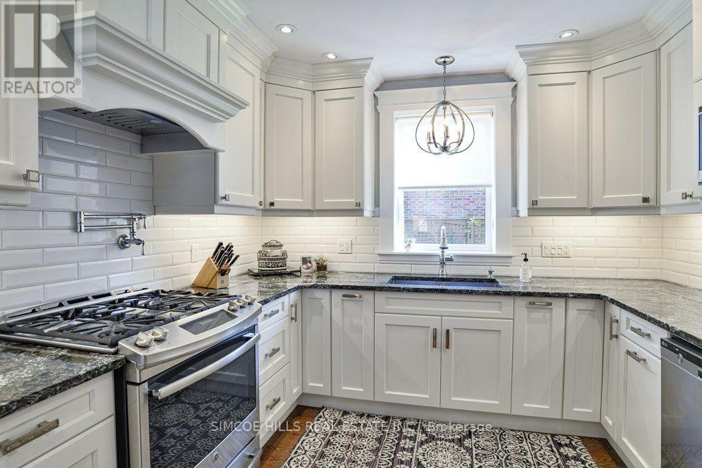192 John Street Property Photo 8