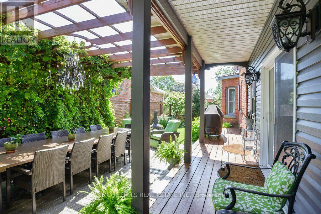 192 John Street Property Photo 15