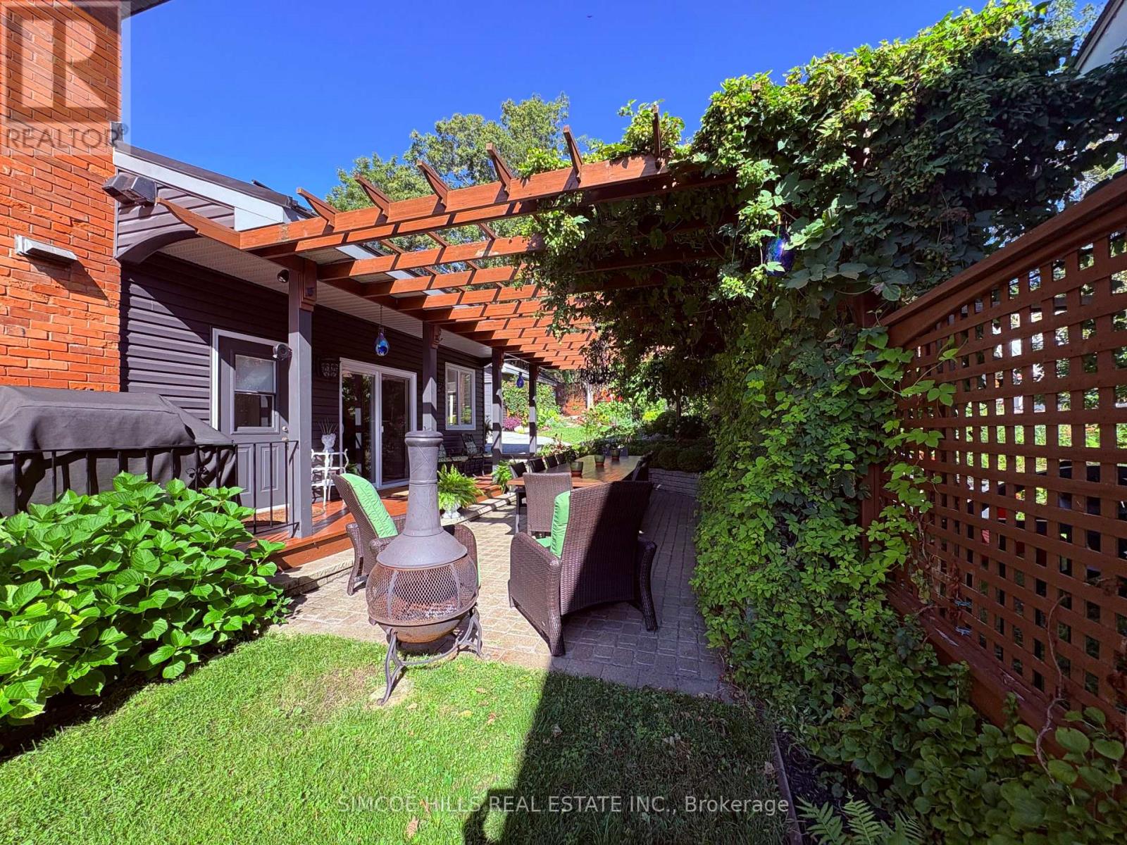 192 John Street Property Photo 28