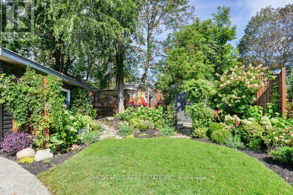 192 John Street Property Photo 29