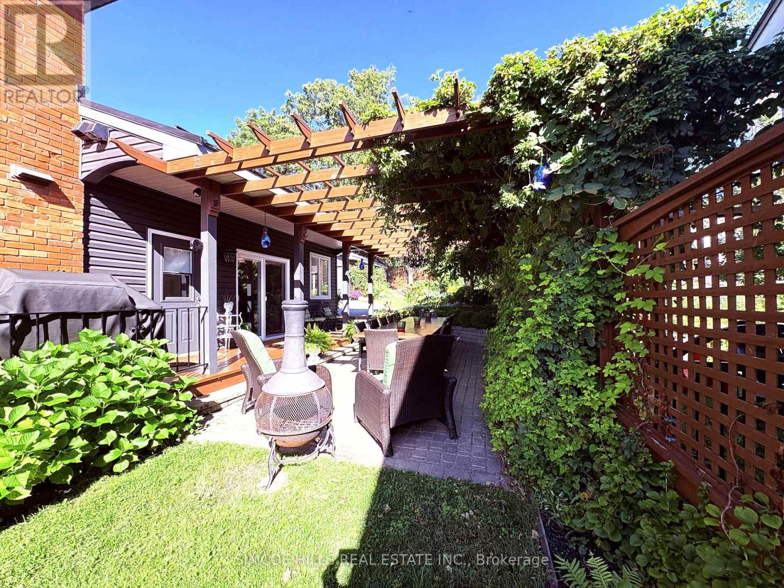 192 John Street Property Photo 31