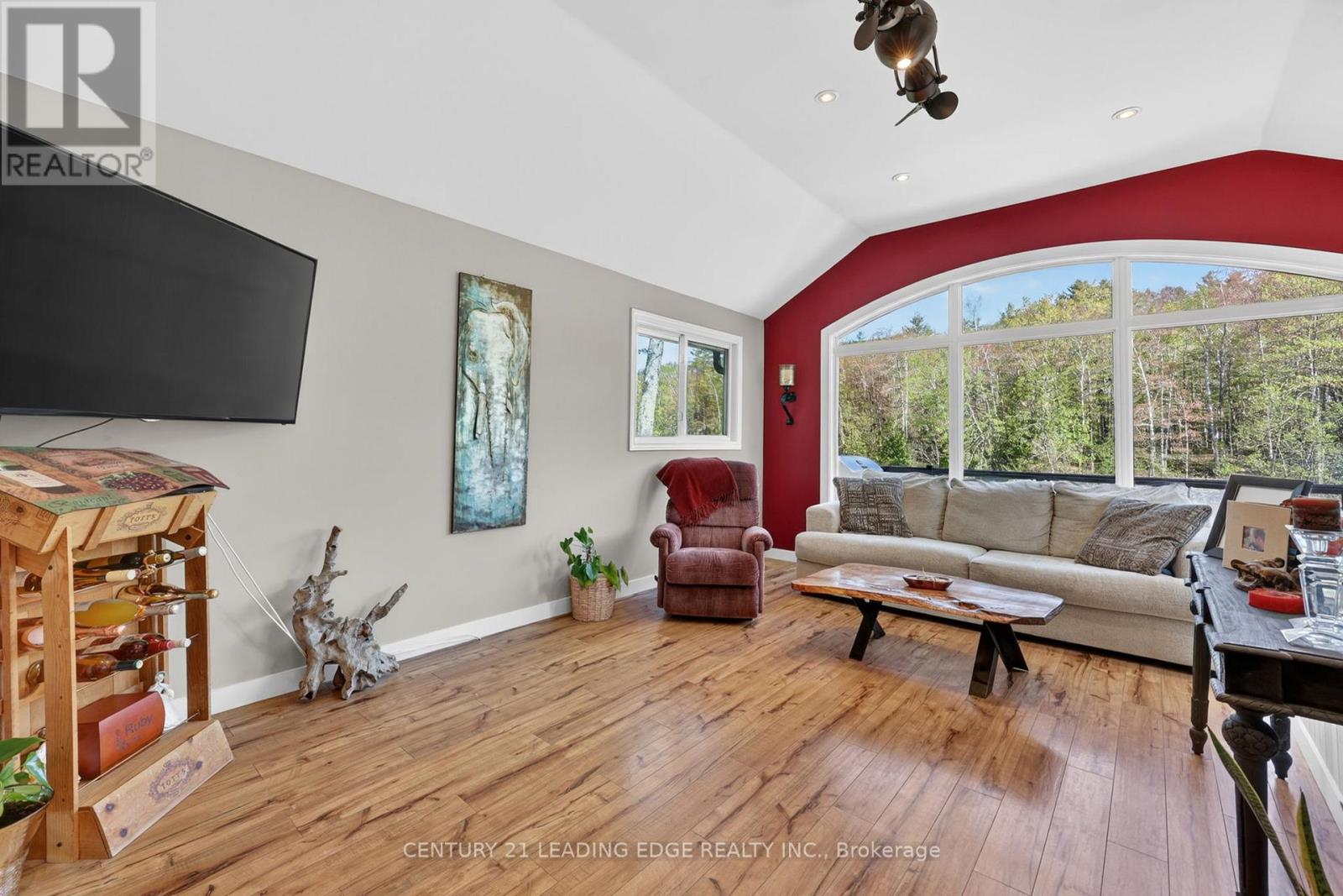 2996 Moynes Road Property Photo 12