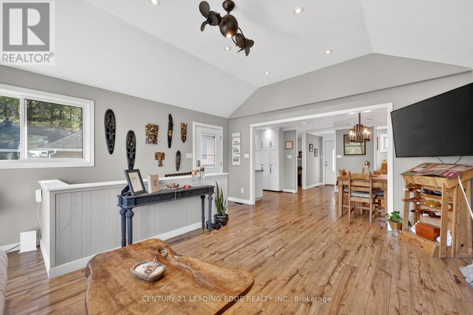 2996 Moynes Road Property Photo 14