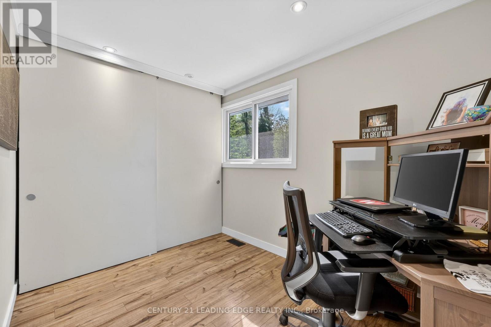 2996 Moynes Road Property Photo 16