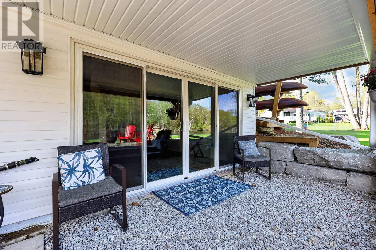 2996 Moynes Road Property Photo 40