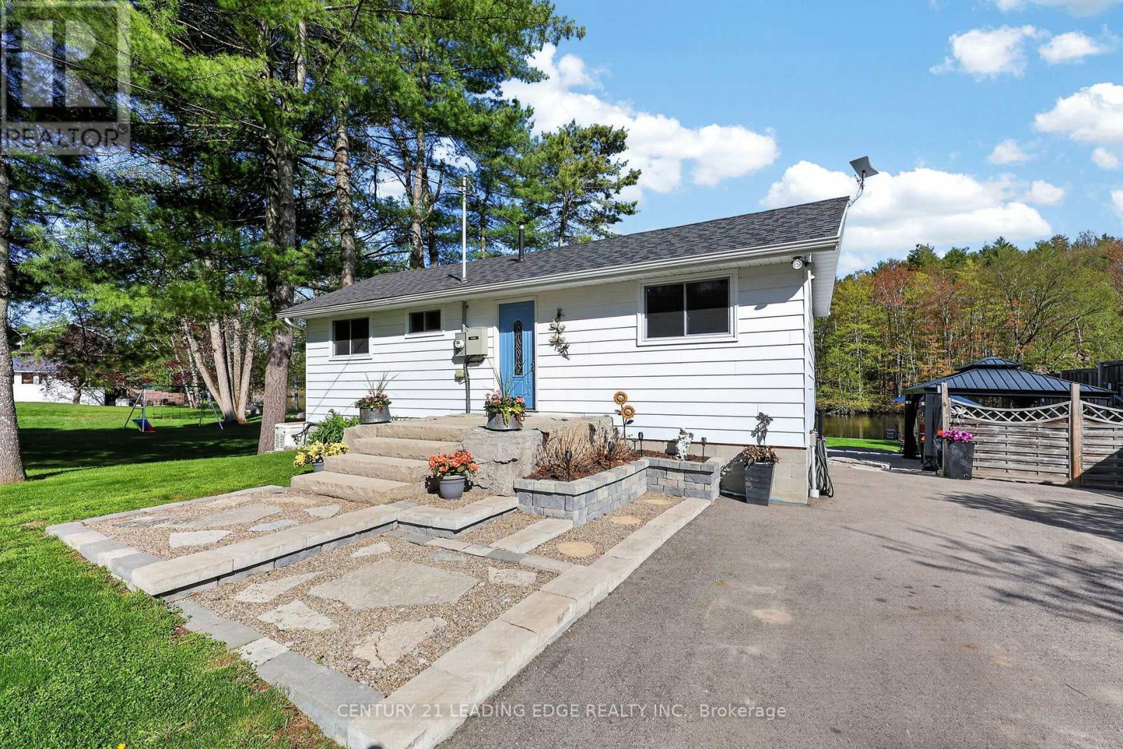 2996 Moynes Road Property Photo 48