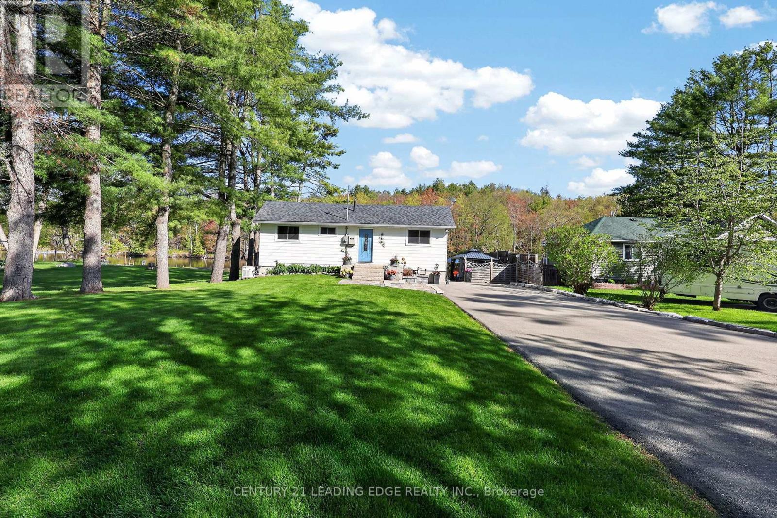 2996 Moynes Road Property Photo 49