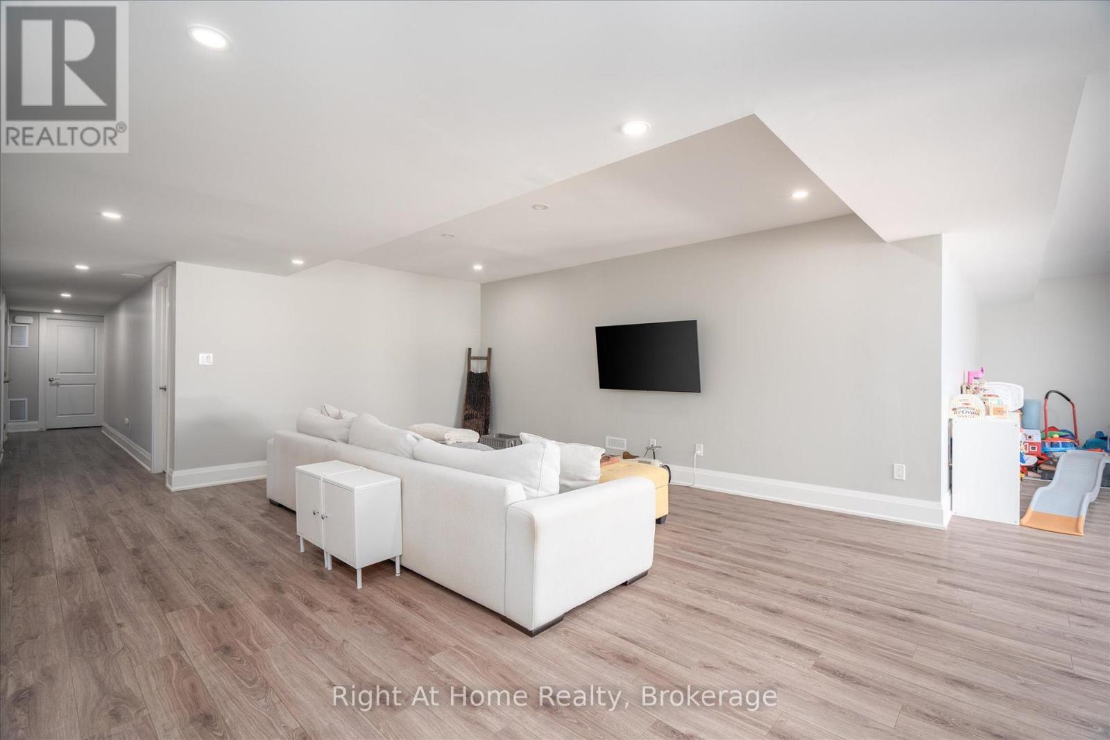 16 Gelderland Crescent Property Photo 32