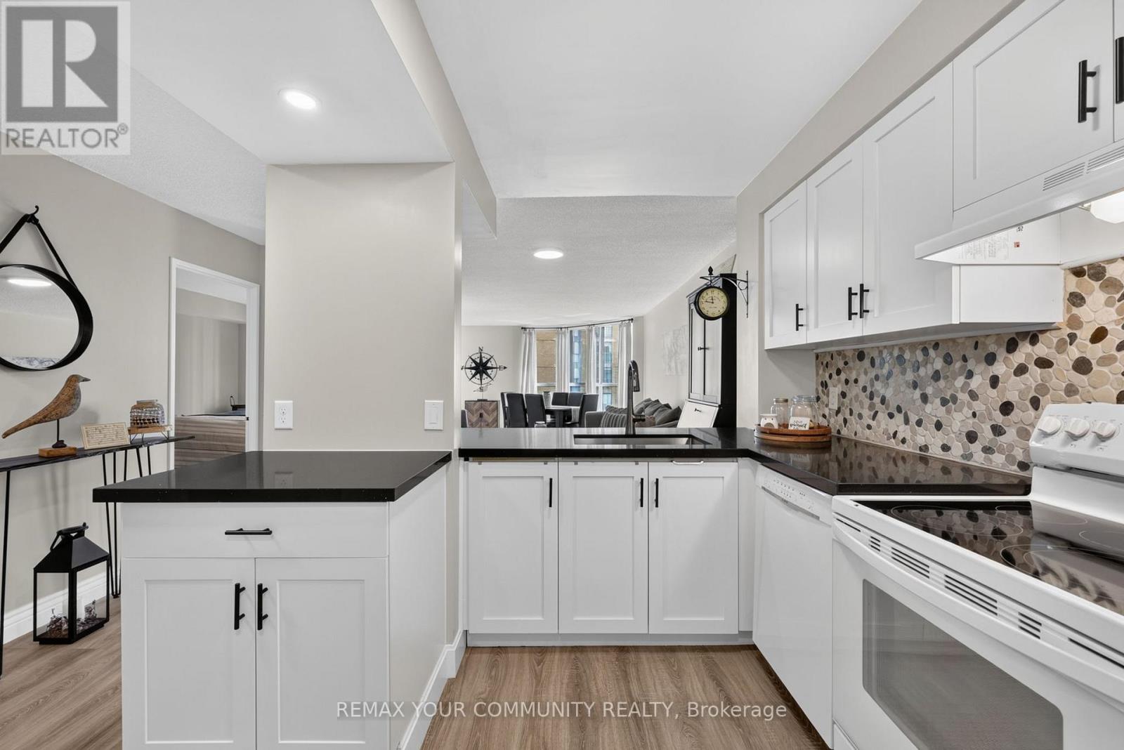 1409 - 140 Dunlop Street E Property Photo 5