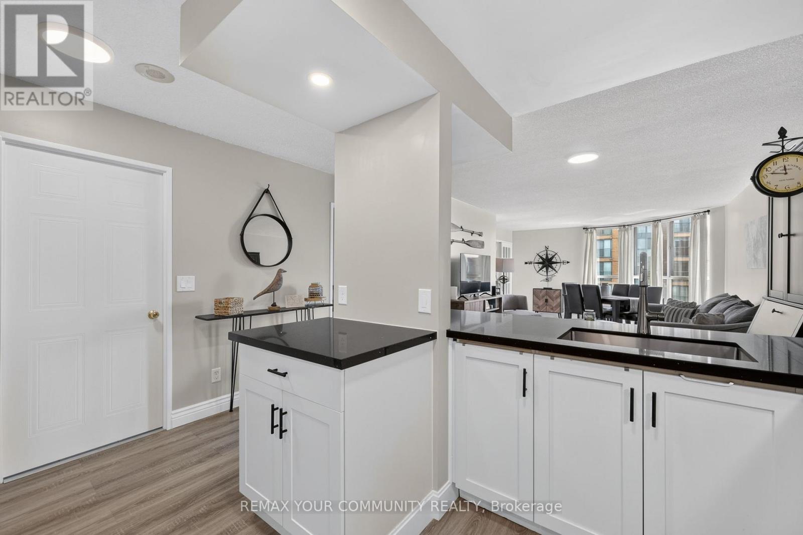 1409 - 140 Dunlop Street E Property Photo 7