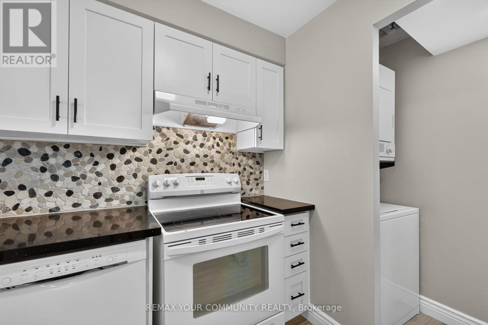 1409 - 140 Dunlop Street E Property Photo 10