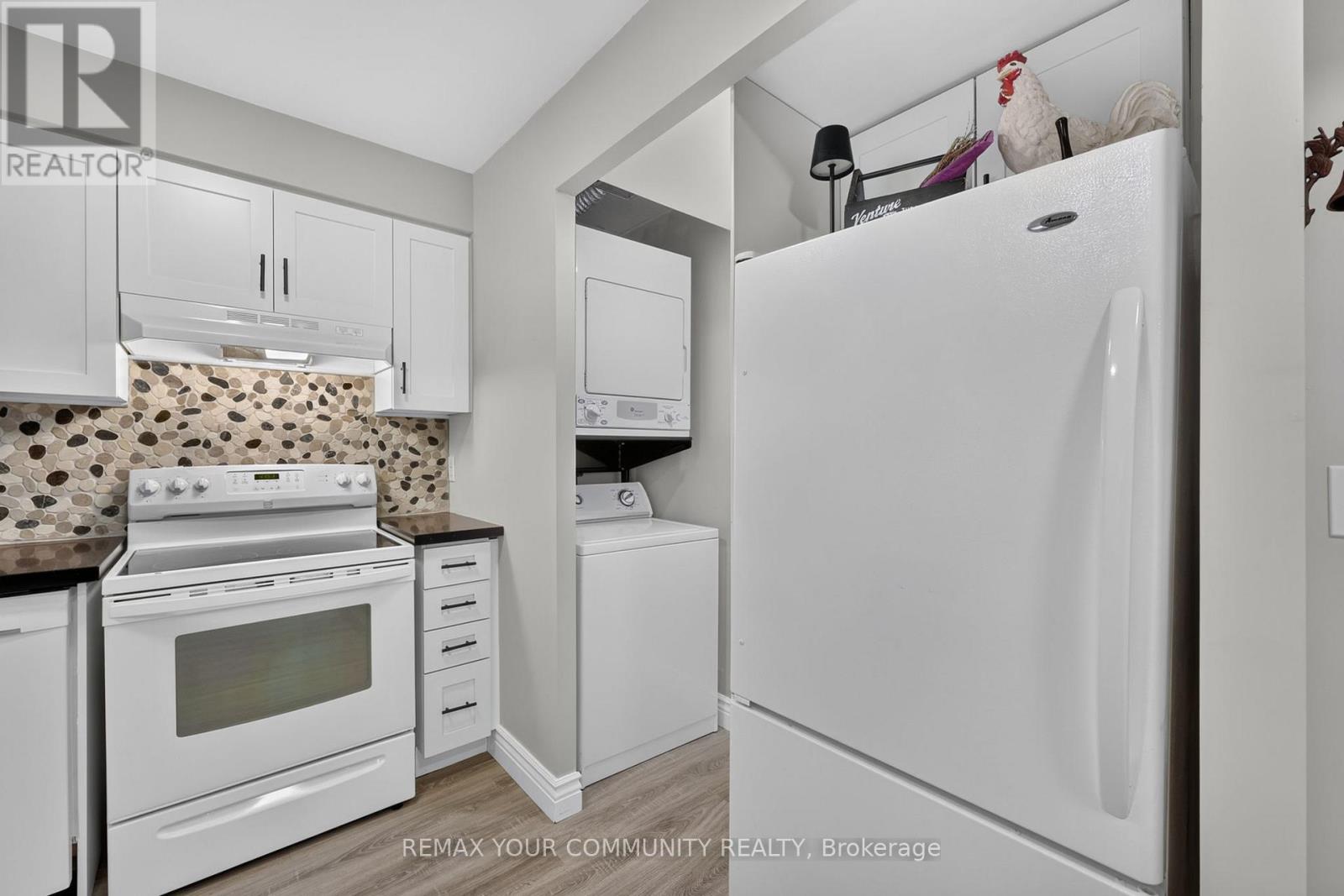 1409 - 140 Dunlop Street E Property Photo 11