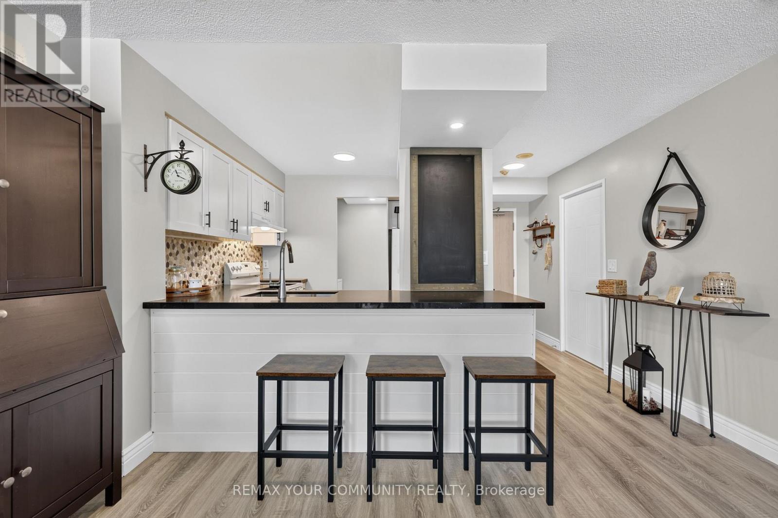 1409 - 140 Dunlop Street E Property Photo 13