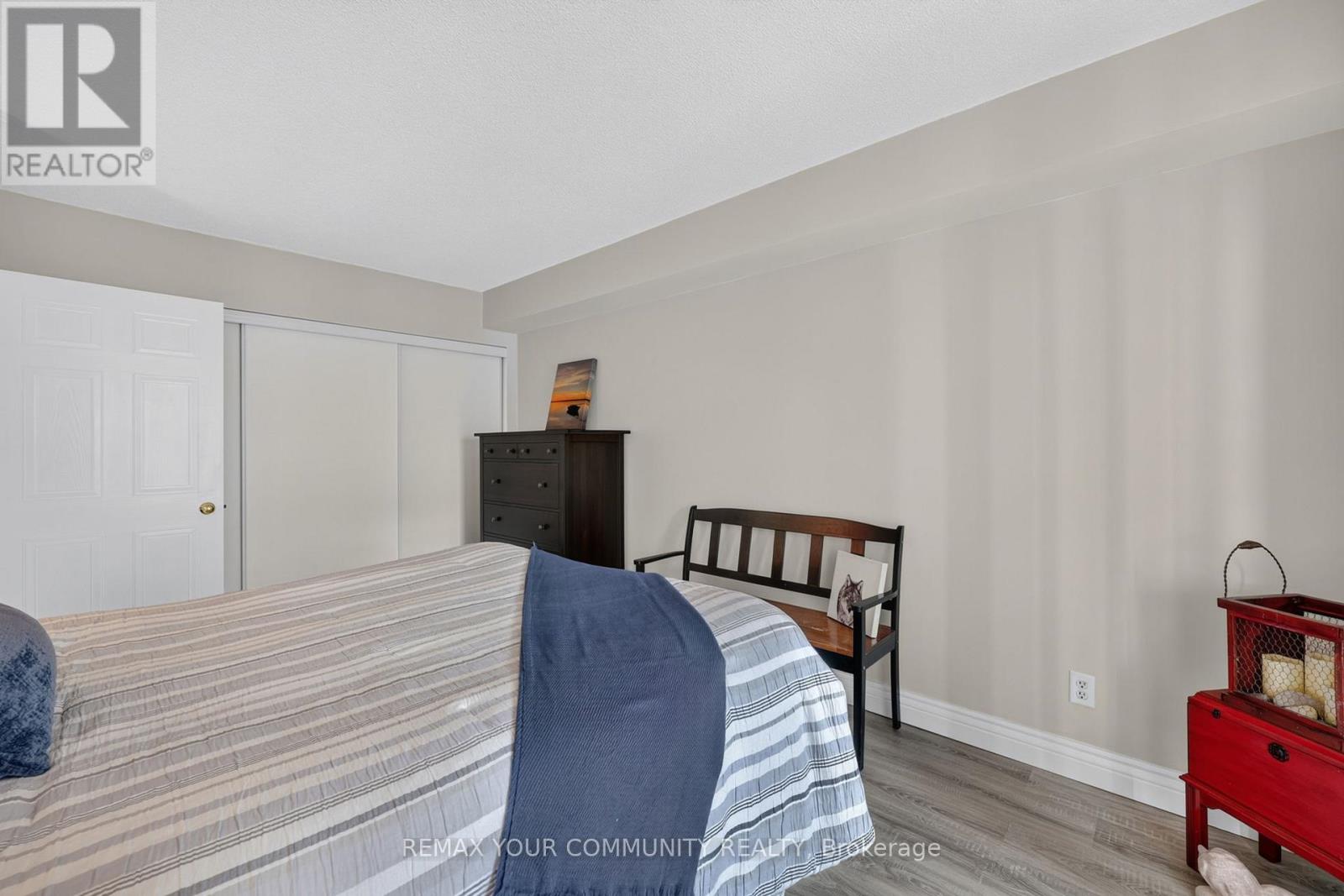 1409 - 140 Dunlop Street E Property Photo 23