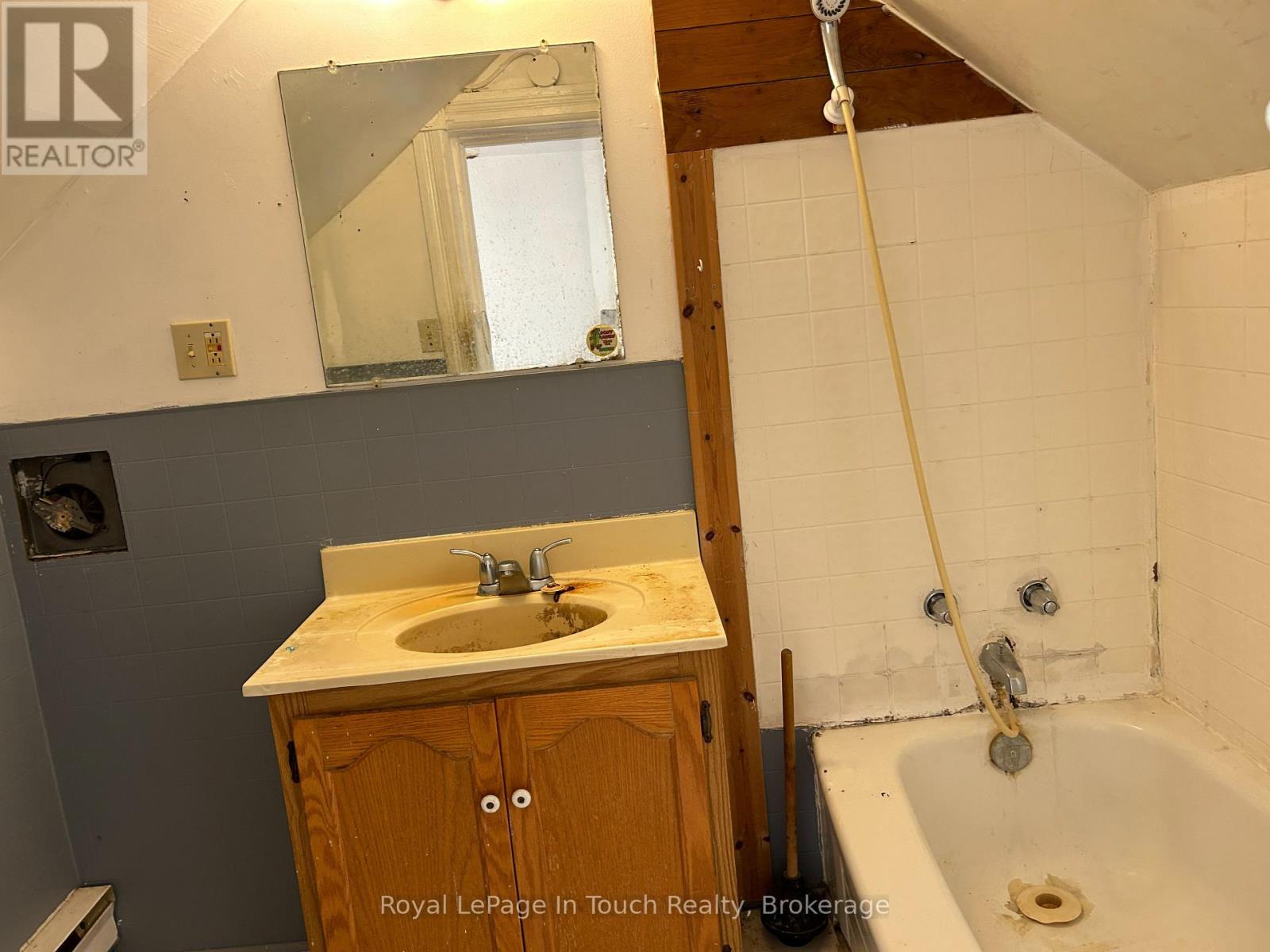 98 Fourth Street Property Photo 6