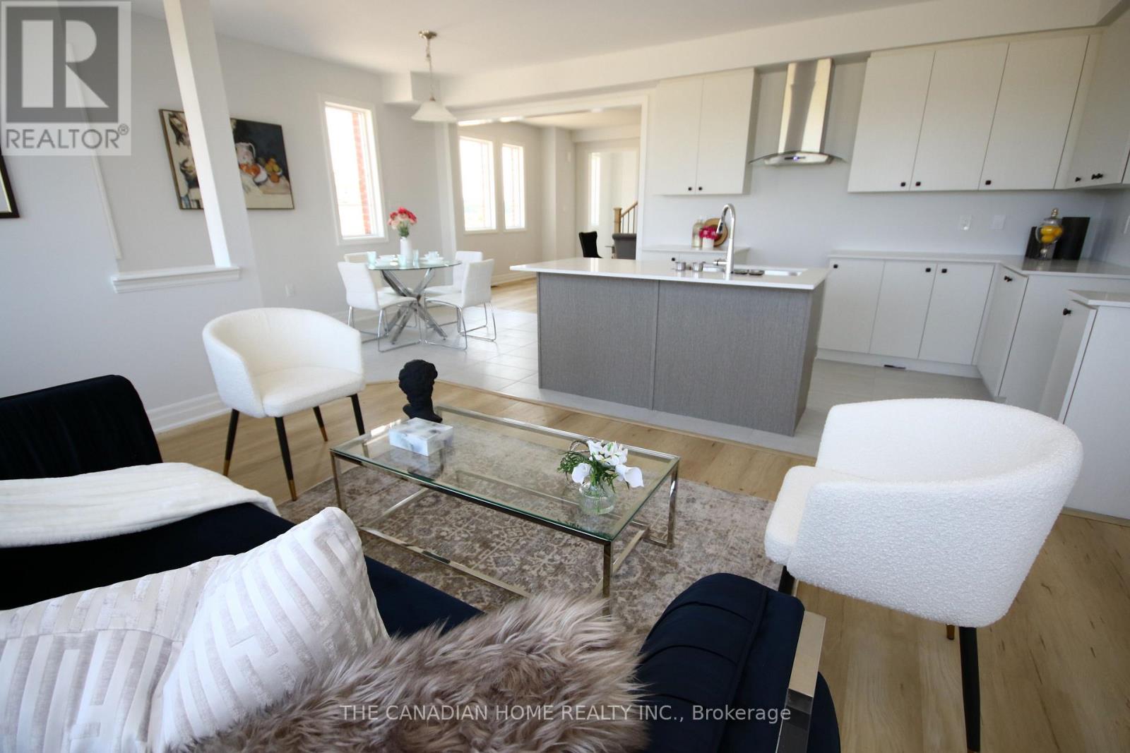 131 Union Blvd Boulevard Property Photo 6